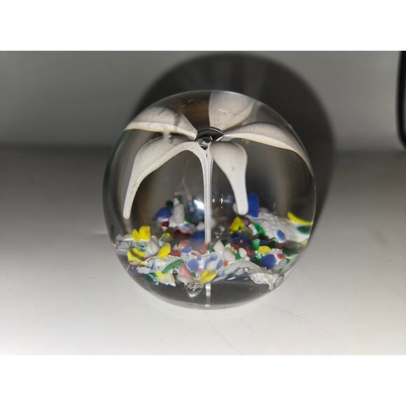 Beautiful Five Petal White Lily Studio Art‎ Paper Weight with Multi Colored Base - Picture 1 of 5